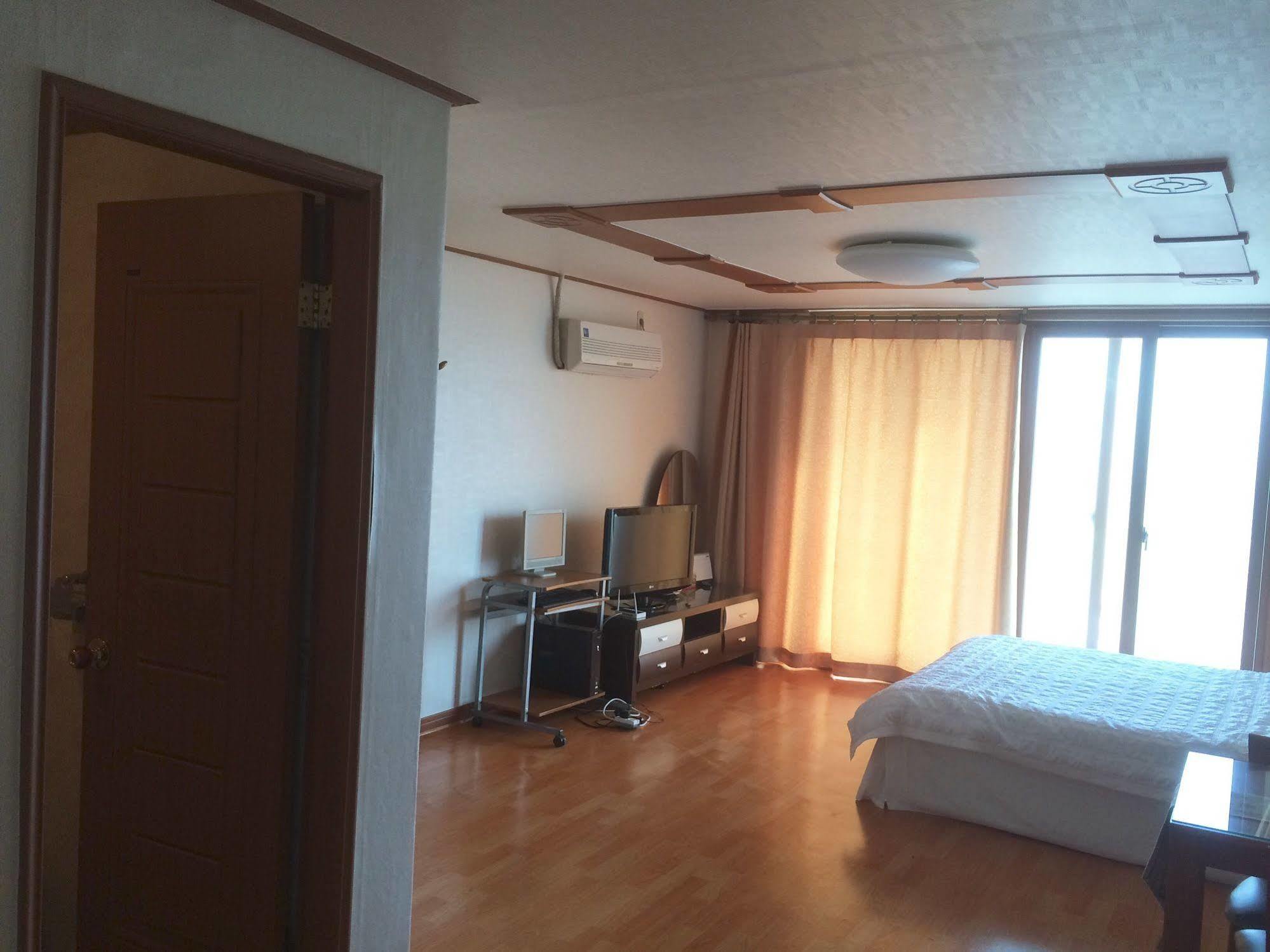 Greenside Pension Seogwipo Esterno foto